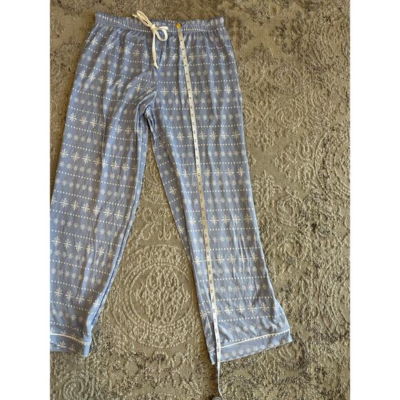 NWT Women’s Born 2pc Long Sleeve Notch Pajama Set Blue Snowflakes Sz. Large - Picture 3 of 5